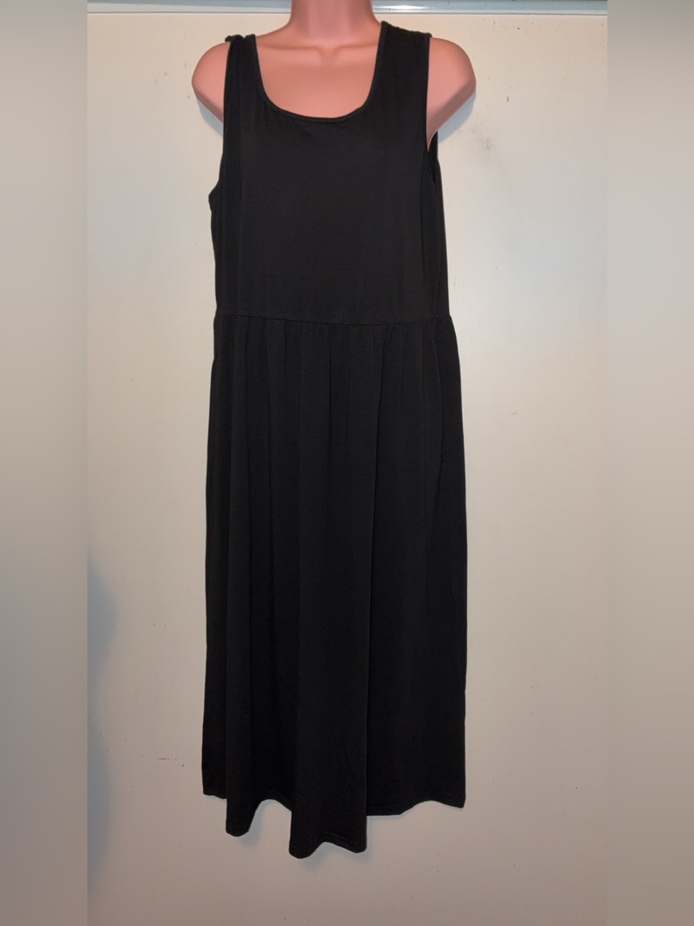 Sleeveless Black Maxi Dress - Effortless Everyday Style